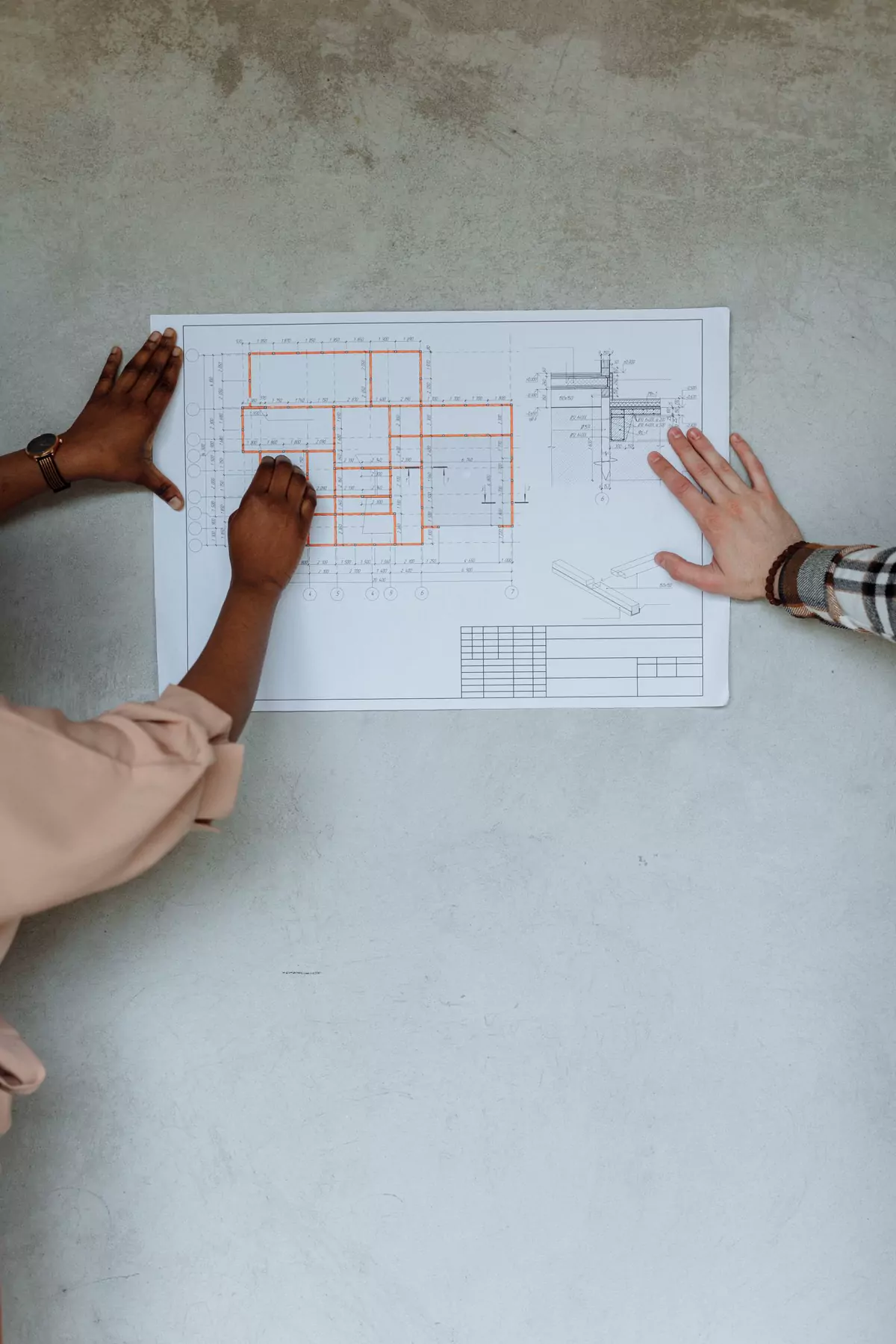 Planungsunterlagen und Materialmuster für eine Küchenplanung in Bochum